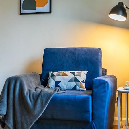 Grange Studio Apartment - Heathrow Staines-upon-Thames Esterno foto