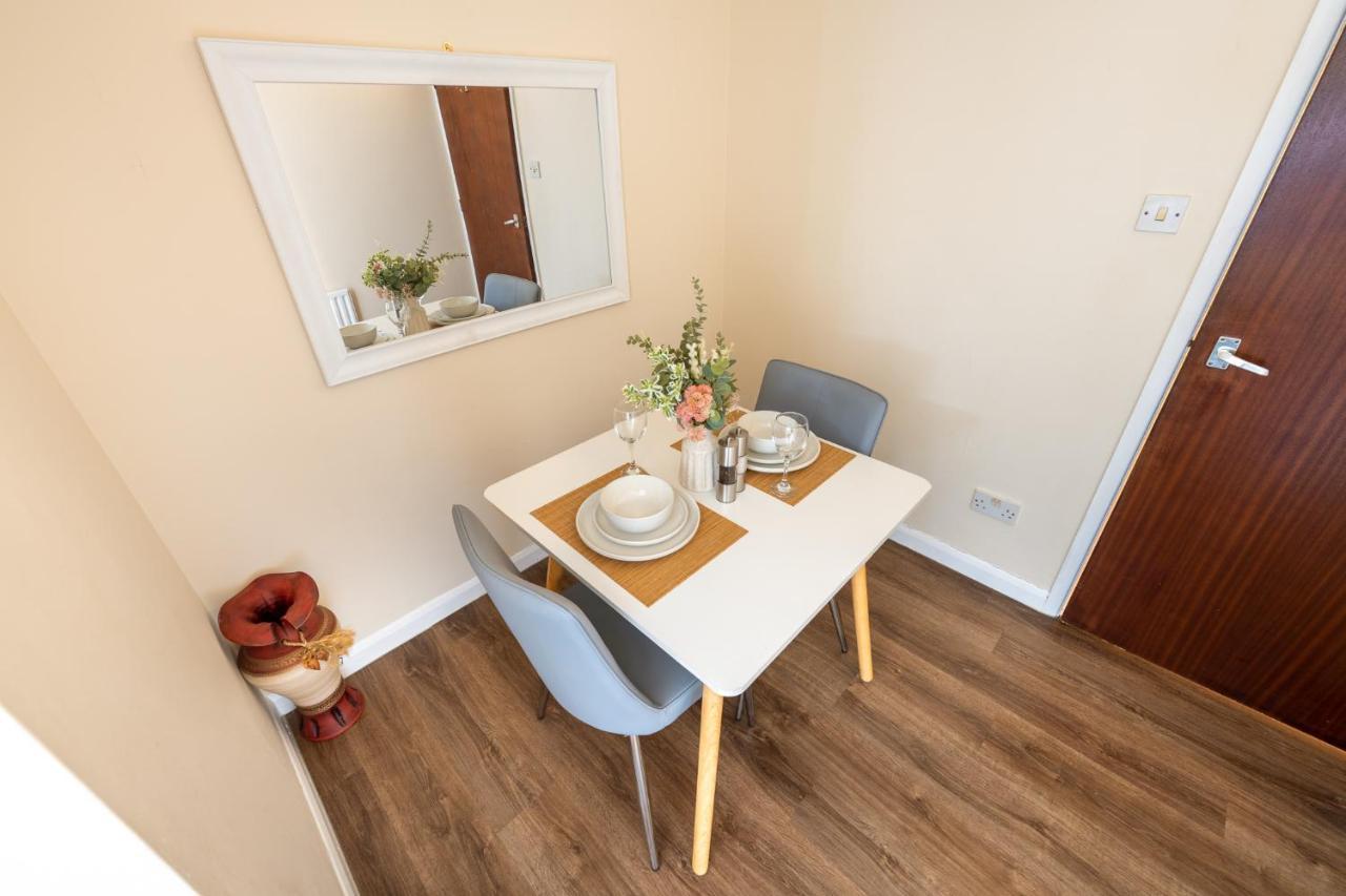 Grange Studio Apartment - Heathrow Staines-upon-Thames Esterno foto