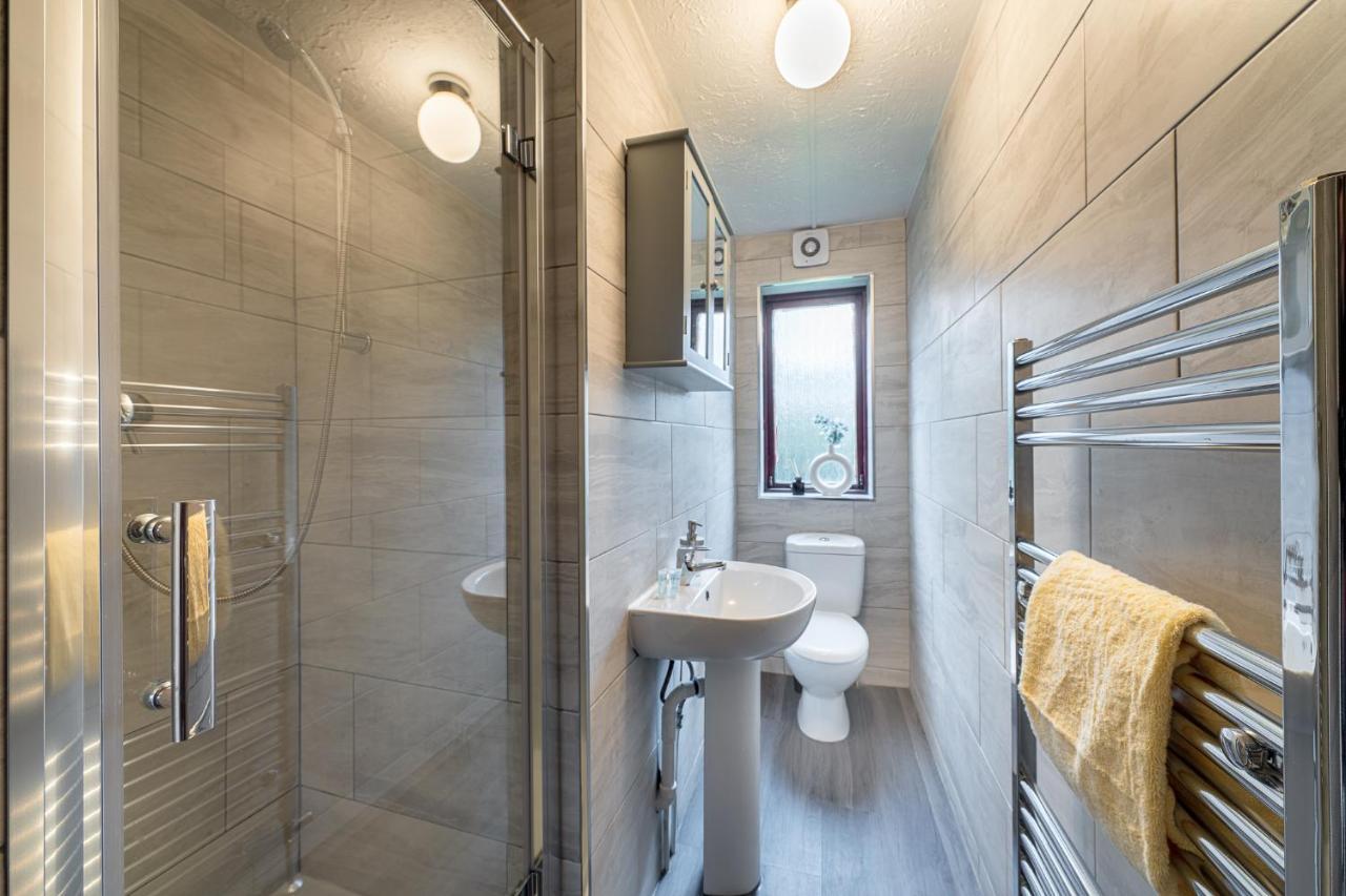 Grange Studio Apartment - Heathrow Staines-upon-Thames Esterno foto