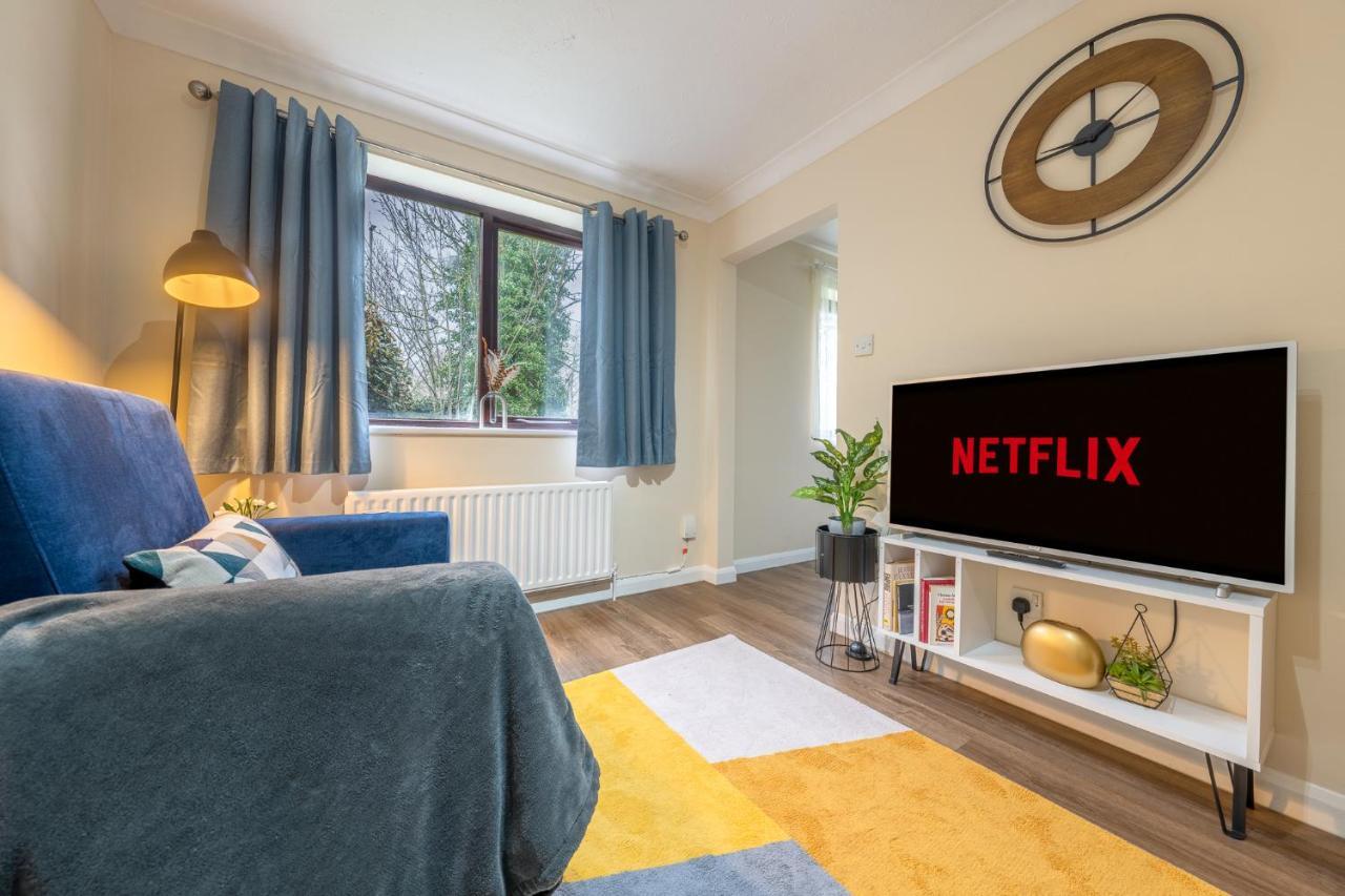 Grange Studio Apartment - Heathrow Staines-upon-Thames Esterno foto