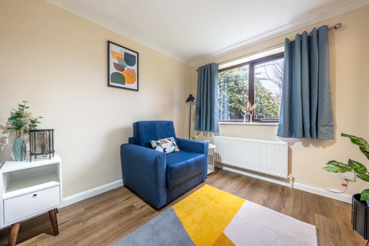 Grange Studio Apartment - Heathrow Staines-upon-Thames Esterno foto