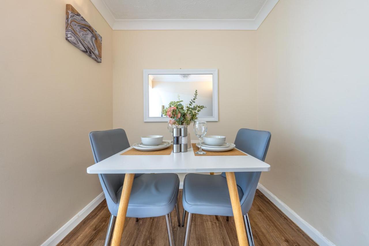 Grange Studio Apartment - Heathrow Staines-upon-Thames Esterno foto