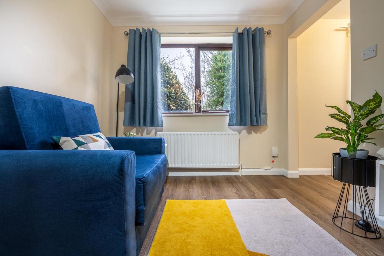 Grange Studio Apartment - Heathrow Staines-upon-Thames Esterno foto