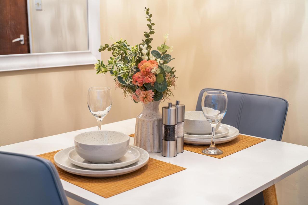 Grange Studio Apartment - Heathrow Staines-upon-Thames Esterno foto