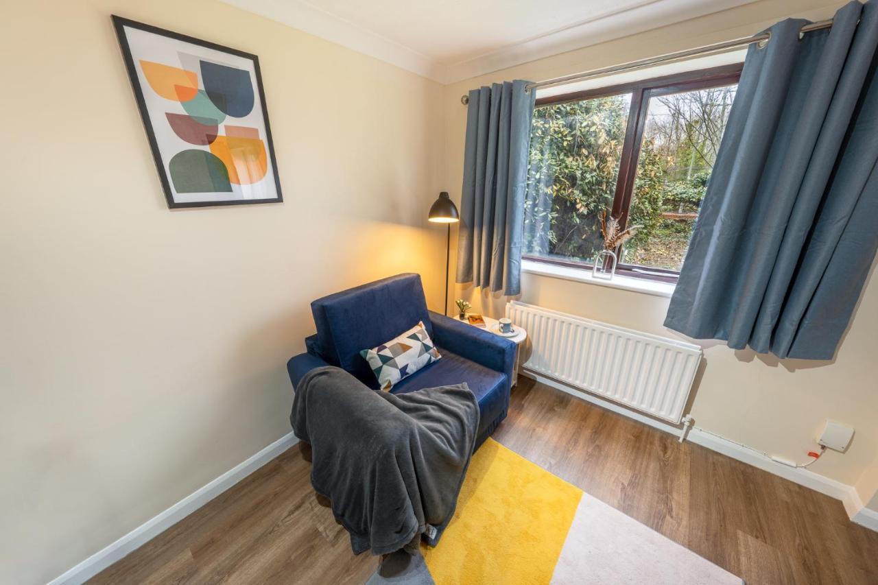 Grange Studio Apartment - Heathrow Staines-upon-Thames Esterno foto