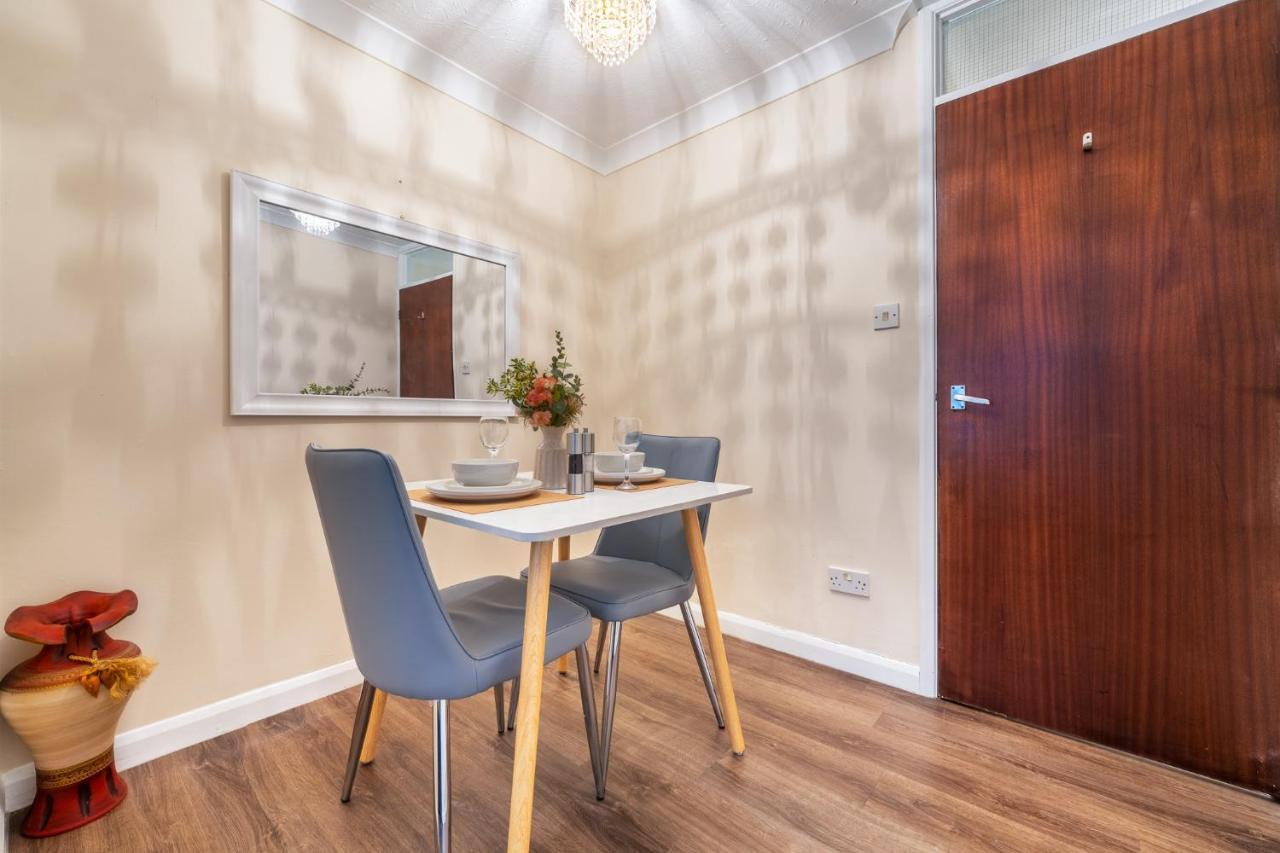 Grange Studio Apartment - Heathrow Staines-upon-Thames Esterno foto