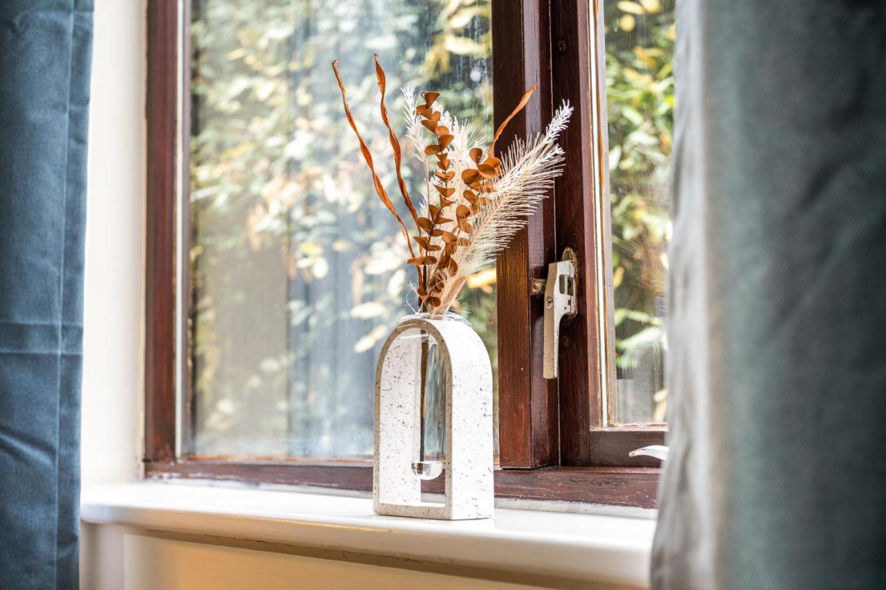 Grange Studio Apartment - Heathrow Staines-upon-Thames Esterno foto