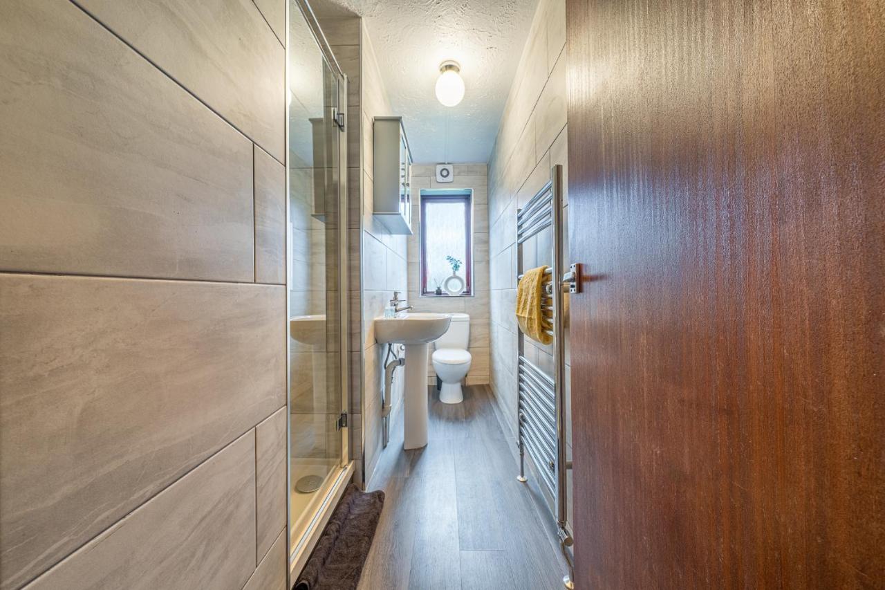 Grange Studio Apartment - Heathrow Staines-upon-Thames Esterno foto